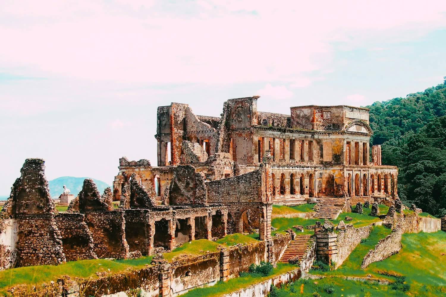  Cap-Haïten: A city with a rich history and culture 